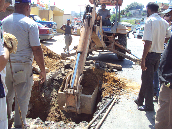 Portal de Notcias PJF | Secretaria de Obras constri nova rede de drenagem no Bairro Grama | SO - 16/9/2014